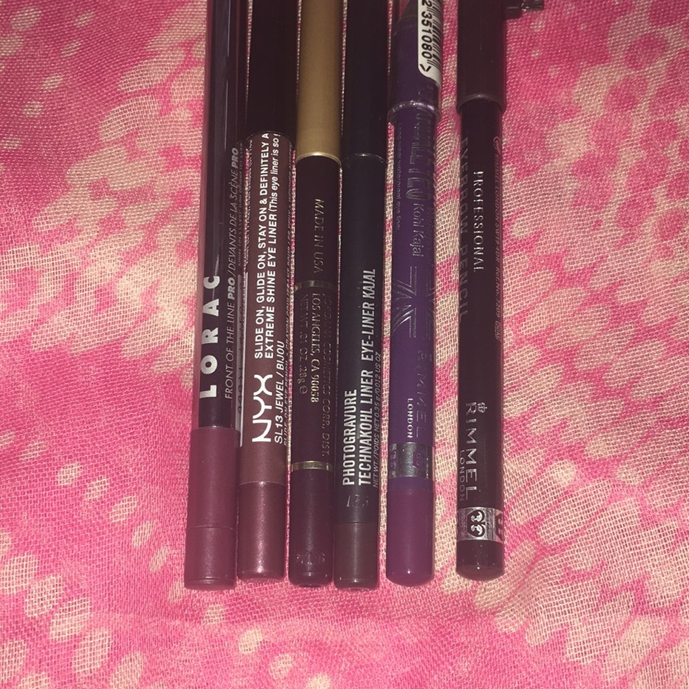 Bundle of eyeliners and eye brow pencil